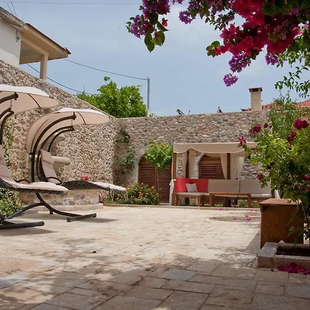 Archontiko Hatzipanayioti Hotel 4*