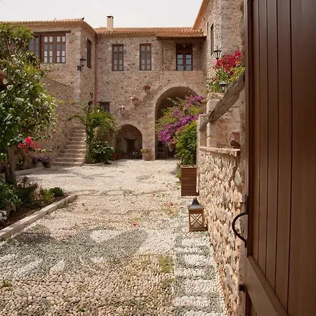 Hotel Archontiko Hatzipanayioti Leonídion