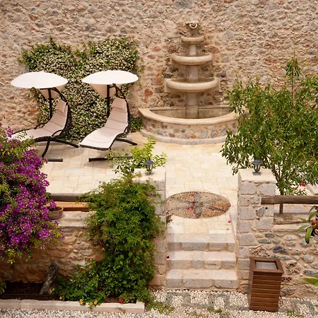 Отель Archontiko Hatzipanayioti Леонидион