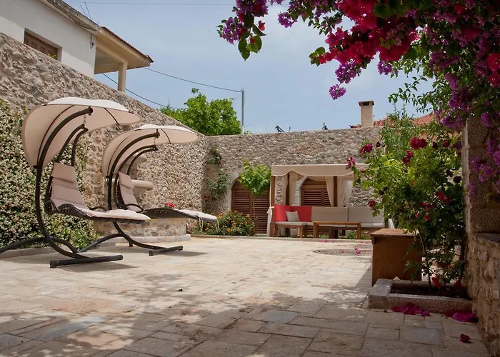 Archontiko Hatzipanayioti Hotel 4*