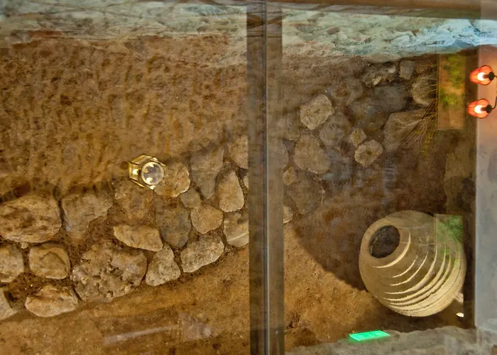 מלון Archontiko Hatzipanayioti 4*