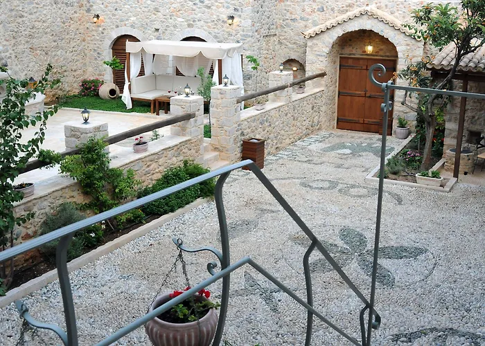 Hotel Archontiko Hatzipanayioti Leonídion